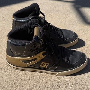 Vintage DC Men's Black and Gold Sneakers Size 11
